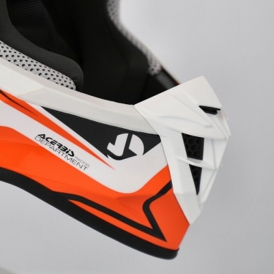 Capacete com design branco, preto e laranja, texto ACERBIS DEPARTMENT