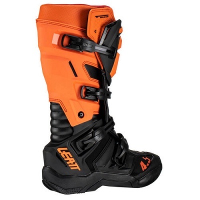 Bota de motocross preta e laranja com fivelas e logótipo LEATT