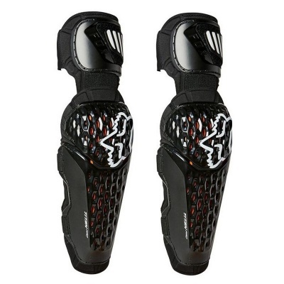 Proteções para cotovelos e antebraços em preto com logo branco e orifícios vermelhos