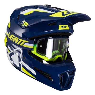 Capacete integral azul escuro com detalhes amarelo e branco e óculos de proteção verdes com lente transparente