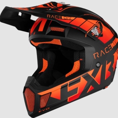 Capacete de motocross preto e laranja com texto 'RACE III' e 'FXR'