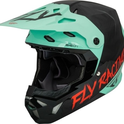 Capacete de motocross verde claro, preto e vermelho com texto Fly Racing