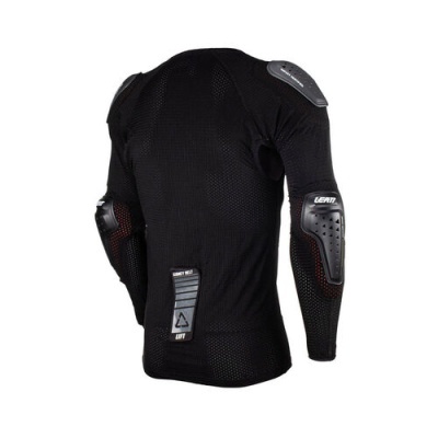 Camisola de proteção preta com proteções rígidas nas ombreiras e cotovelos e etiquetas visíveis