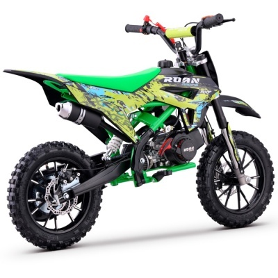 Moto de motocross infantil Roan Racing verde e preta com pneus grossos e grafismos coloridos