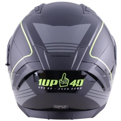 Capacete preto com detalhes cinza e amarelos, texto 1UP 4D e etiqueta na parte traseira