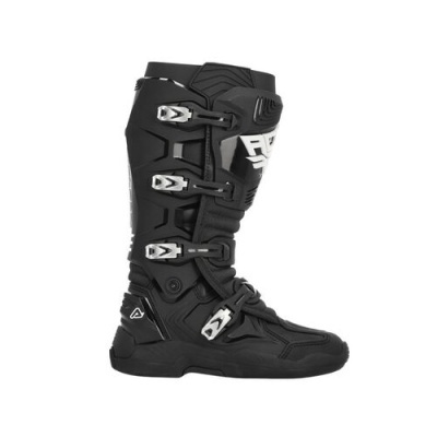 Bota de motocross preta com fivelas prateadas e detalhes em branco