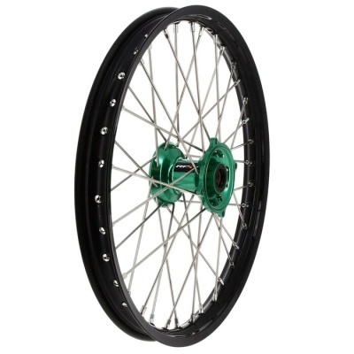 Roda de bicicleta preta com cubo verde em fundo branco