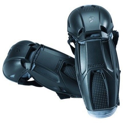 Joalheiras pretas com texto THOR e THOR MX sobre fundo branco