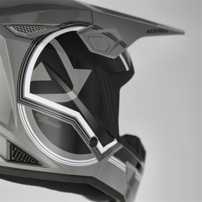 Capacete de motocross cinzento com detalhes gráficos e texto Racing Department