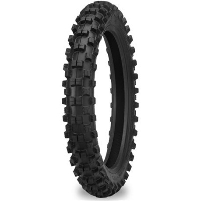 Pneu de mota preto todo-o-terreno com padrão saliente