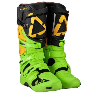 Botas de motocross verdes com detalhes amarelos e pretos e texto LEATT