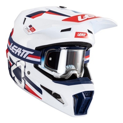 Capacete de motocross branco com detalhes em vermelho e azul e óculos com lente espelhada