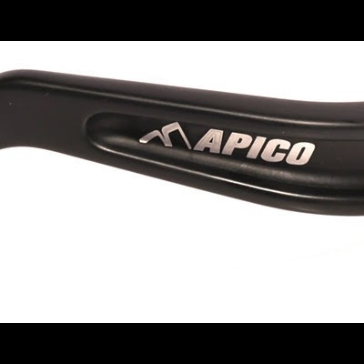 Manete de mudança preta com peça laranja metálica e texto 'APICO'
