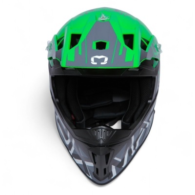 Capacete de motocross verde e preto visto de frente