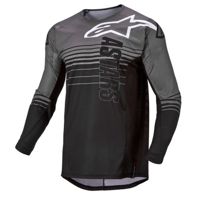 Camisola desportiva de manga comprida cinza e preta com texto ALPINESTARS e logótipo branco.