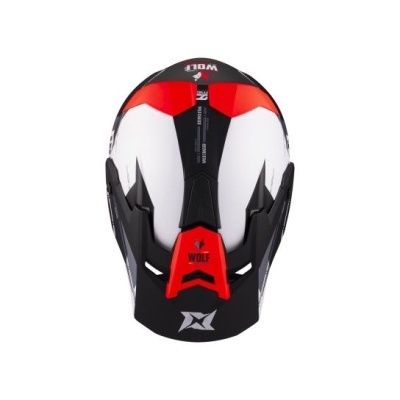 Capacete preto, branco e vermelho com texto WOLF