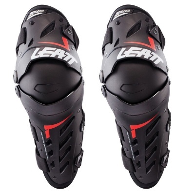 joelheiras pretas LEATT com detalhes vermelhos e brancos