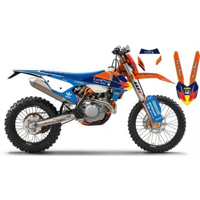 Motocicleta de motocross azul, laranja e branca com pneus de borracha e peças para personalização ao lado