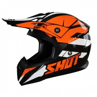 Capacete integral de motocross nas cores laranja, preto e branco com textos SHUT, RACE GEAR e NEVER BACK DOWN.