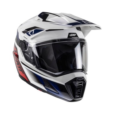 Capacete de motocross branco com detalhes em preto, azul e vermelho e viseira transparente.