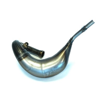 Escape de moto em metal prateado com inscrição Saito