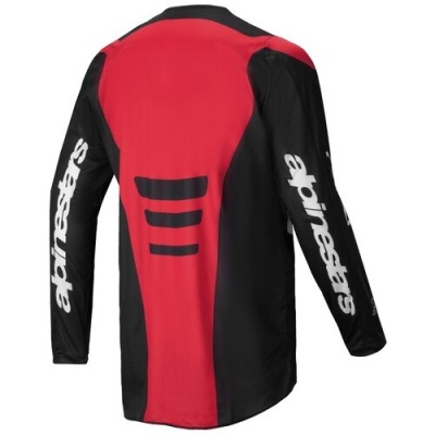 Camisola vermelha e preta de motocross com texto alpinestars nas mangas