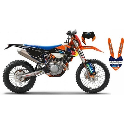 Mota de motocross com kit gráfico GoPro e KTM