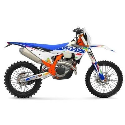 Motociclo de corrida off-road branco com detalhes azuis e laranja