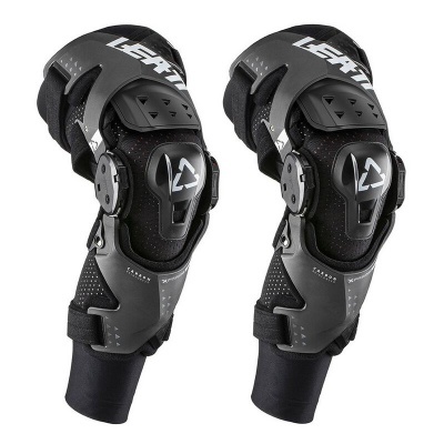 Par de joelheiras pretas e cinzentas com texto LEATT