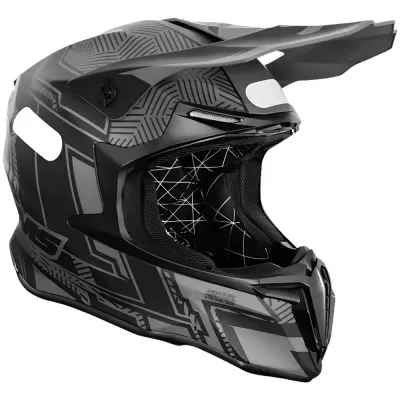 Capacete de motocross preto e cinza com padrão geométrico e acolchoamento interior