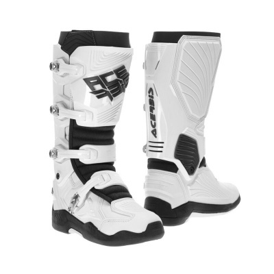 Botas altas brancas e pretas para motocross com fivelas e texto ACERBIS