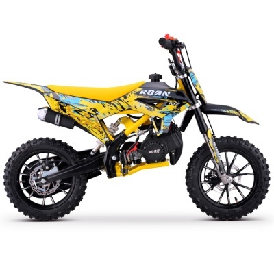 Moto de dirt bike amarela e preta para criança com detalhes em azul e pneus grossos