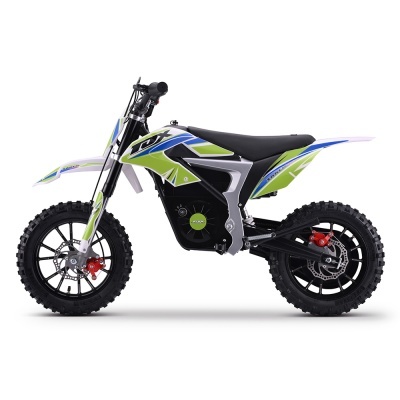 Moto elétrica infantil branca, verde, azul e preta com pneus largos e assento preto