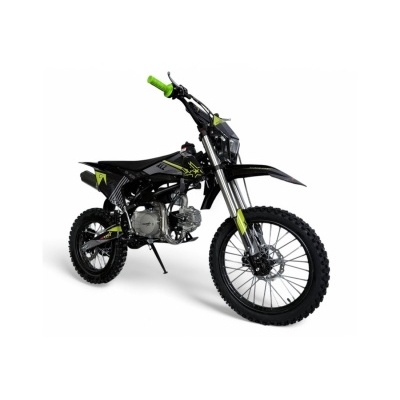 Moto de dirt bike preta com detalhes verdes neon em fundo branco