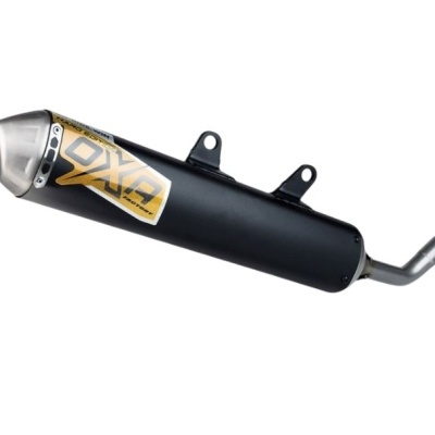 Escape para motocicleta preto com tampa prateada e etiqueta OXA