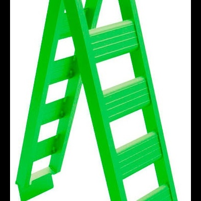 Escada de alumínio verde com degraus largos e proteção preta nos pés