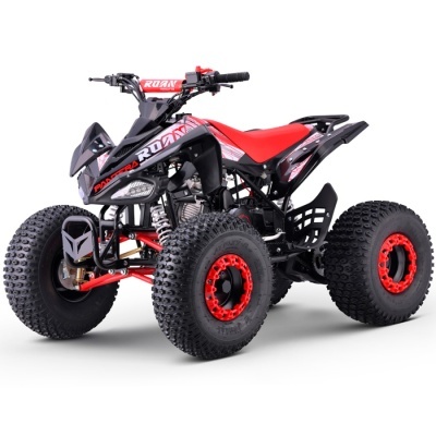 Quad ATV preto e vermelho com pneus grandes e assento vermelho