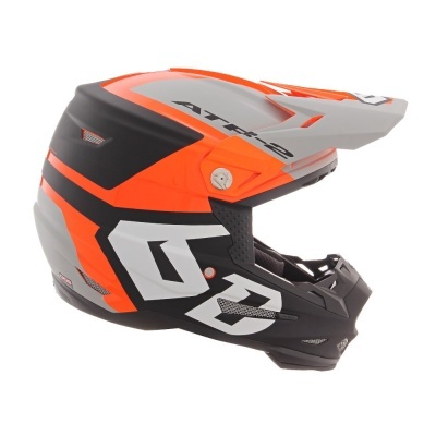 Capacete de motocross cinza, preto e laranja com visor ajustável e inscrições 'AT4-2'