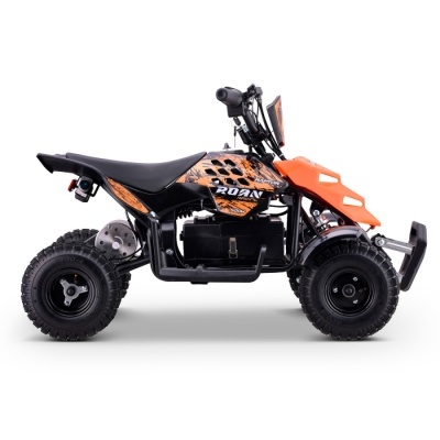 Quad bike preto e laranja com texto RAPTOR, ROAD e 500W na lateral