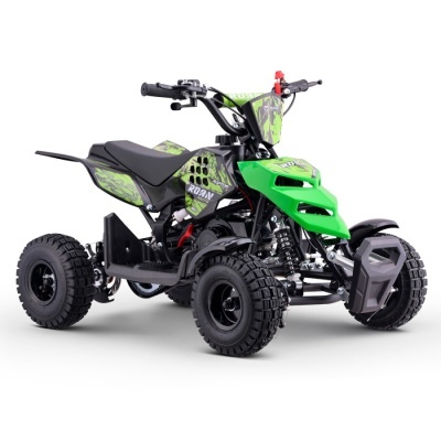 Quadriciclo verde e preto para crianças com padrão camuflado e pneus grossos