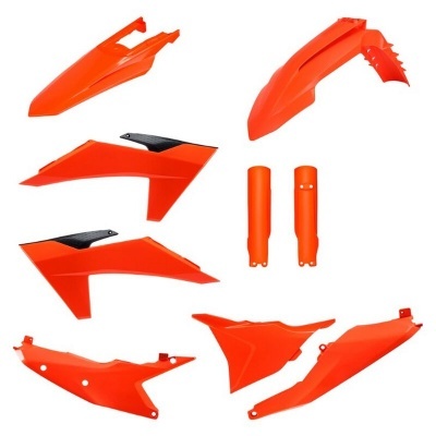 Peças plásticas laranja e pretas para moto sobre fundo branco