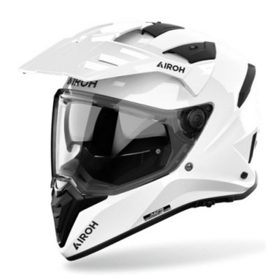 Capacete branco AIROH para motociclista com viseira transparente e detalhes pretos