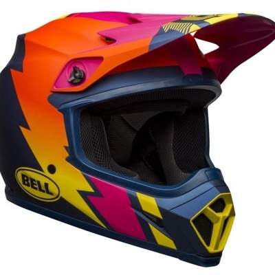 Capacete motocross colorido BELL com design de raios