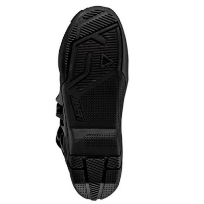 Sola preta texturizada de sandália com inscrição CAIPI