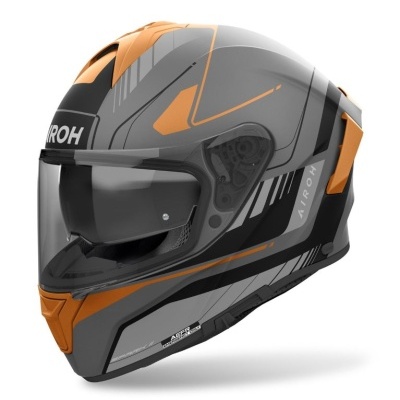 Capacete de motociclista integral cinza, preto e laranja com visor transparente e inscrições AIROH e AERO RS