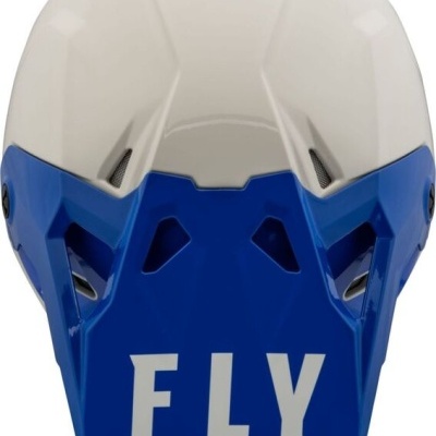 Capacete de motocross branco e azul com texto 'FLY'