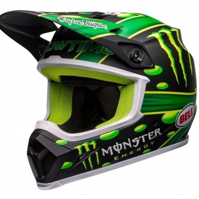 Capacete Troy Lee Designs preto e verde com logótipos Monster Energy e Bell