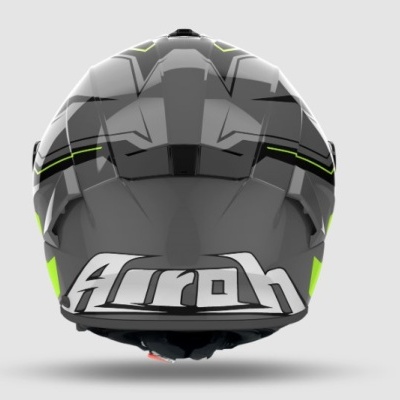 Capacete de motociclista cinzento e preto com detalhes verdes e texto 'Airoh'