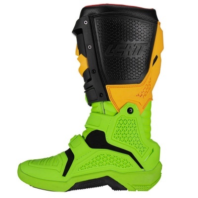 Bota motocross verde, amarelo e preta com proteção e texto LEATT.