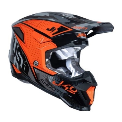 Capacete de motocross preto, laranja e cinzento com texto e padrão camuflado interior